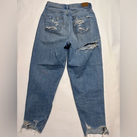 American Eagle relaxed mom jean ripped size 2 - Picture 6 of 8